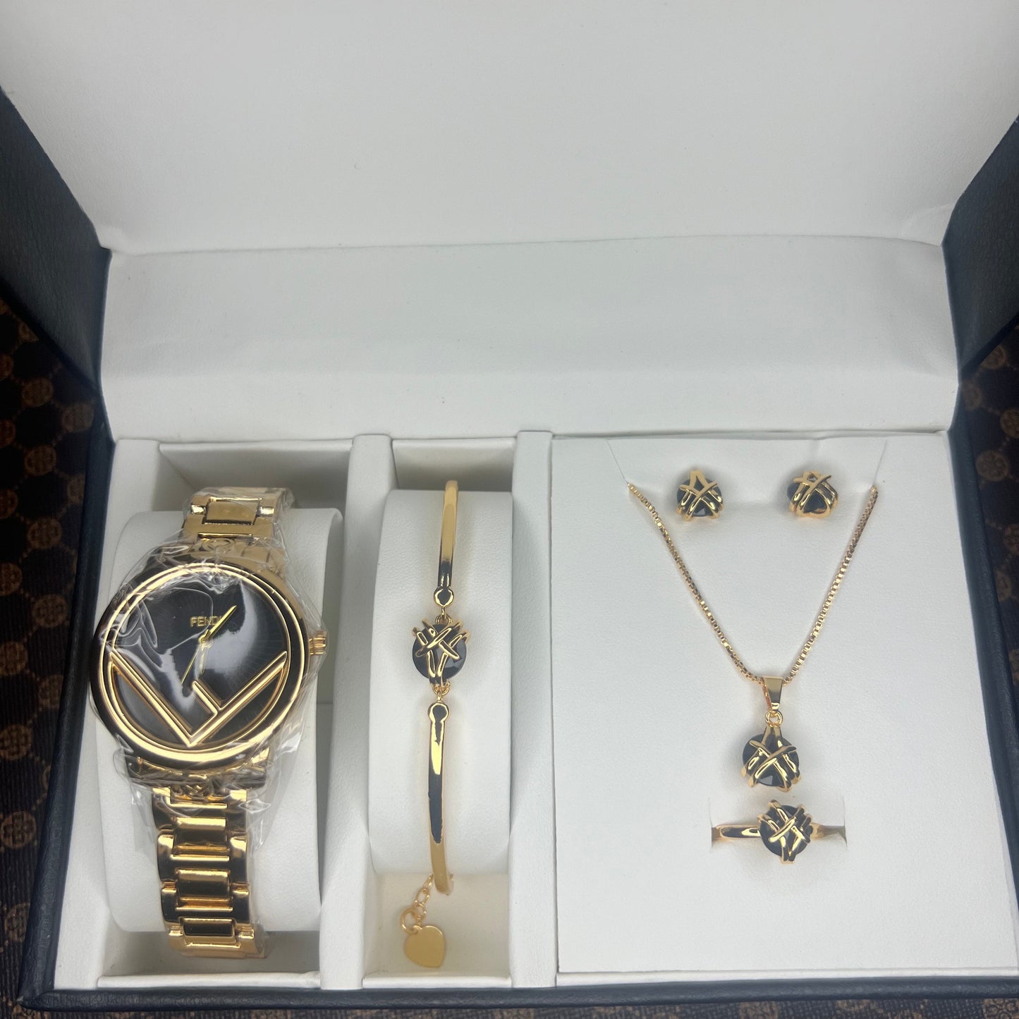 Coffret Cadeaux pour Femme (MONTRE DE LUXE + Bracelet, collier, boucles d'oreilles et Bagues OFFERT)
