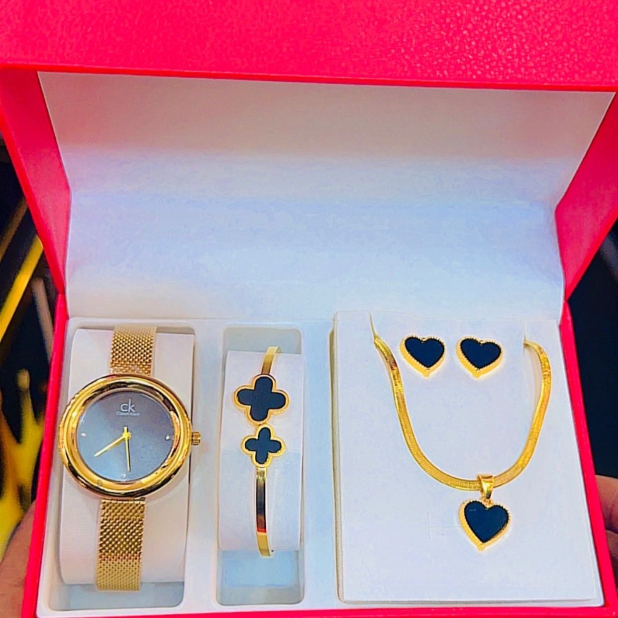 Coffret de montres de luxe pour femmes avec accessoires OFFERTS ((collier, boucles d'oreilles et gourmette))